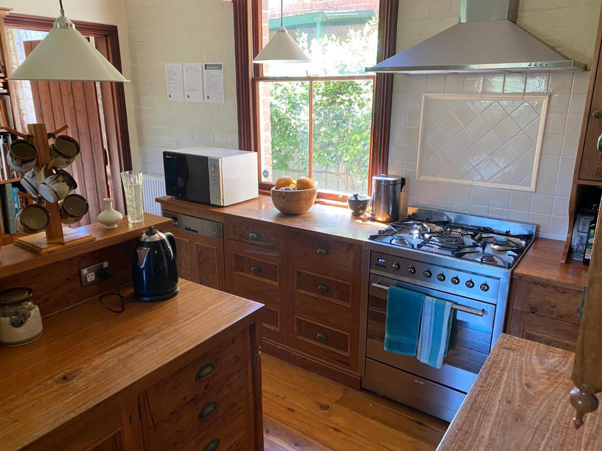 Yass Central Bed & Breakfast Экстерьер фото