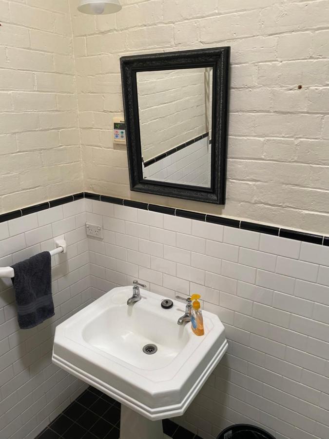 Yass Central Bed & Breakfast Экстерьер фото